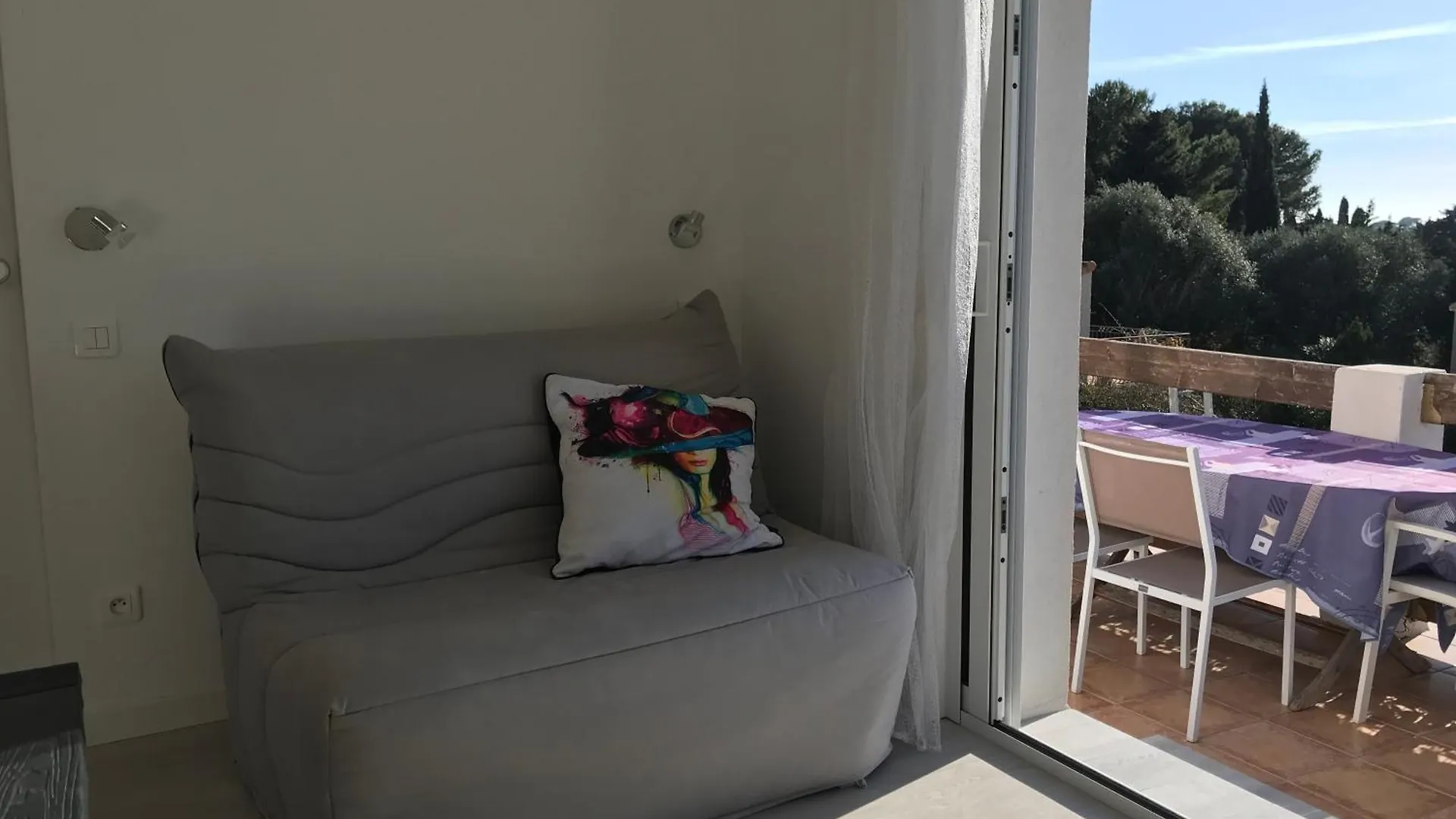 Hébergement de vacances Maison Vue Mer A 800 Metres De La Plage Sanary-sur-Mer France